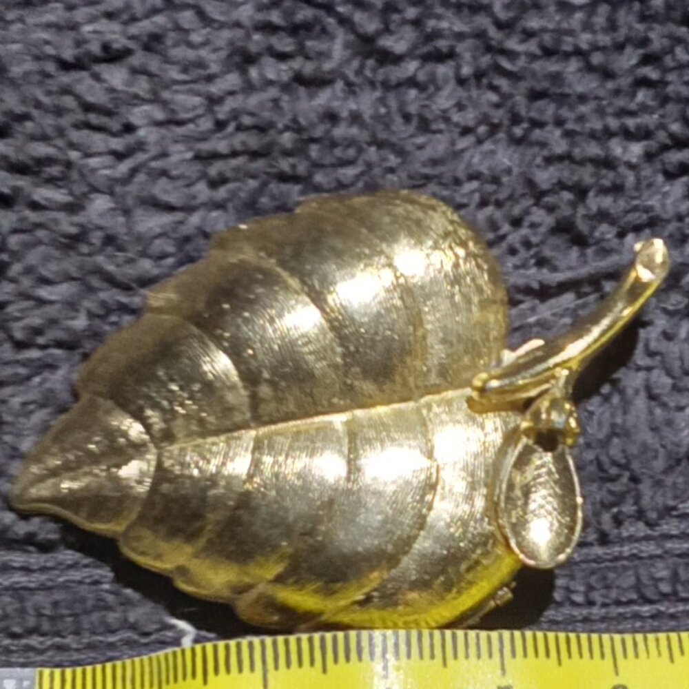 Vintage 3" Avon Gold Tone Leaf Brooche Locket